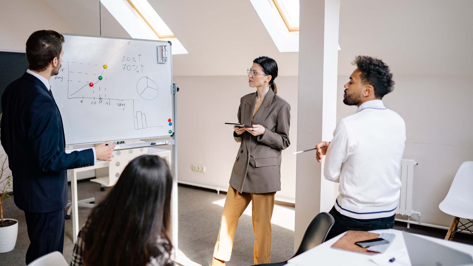 team-meeting-1920x1080 business-insurance-advice